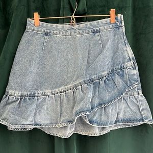 • FOREVER 21 DENIM RUFFLE SKIRT • SIZE LARGE • BNWT •